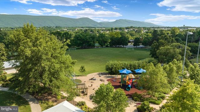 422 N MAIN ST, Woodstock, VA 22664