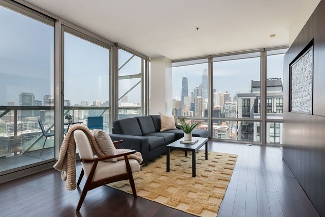 653 N Kingsbury Street 2105, Chicago, IL 60654