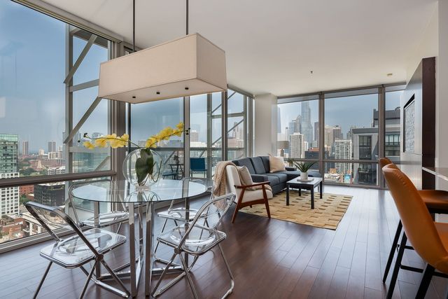 653 N Kingsbury Street 2105, Chicago, IL 60654