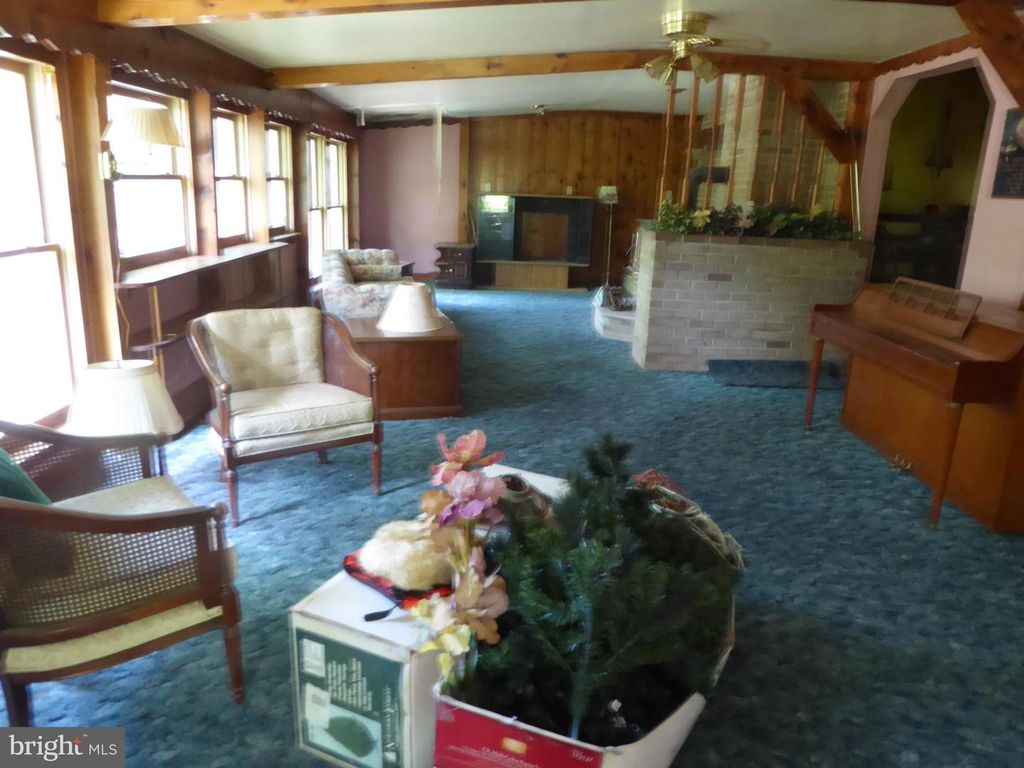 70 RADNOR DR, Delray, WV 26714