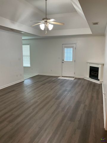 305 Manchester Lane, Byron, GA 31008