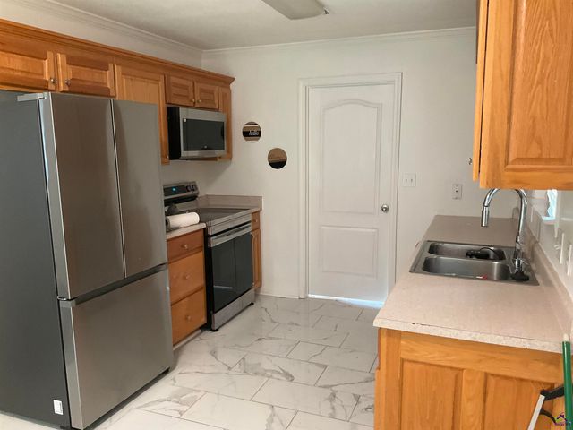 305 Manchester Lane, Byron, GA 31008