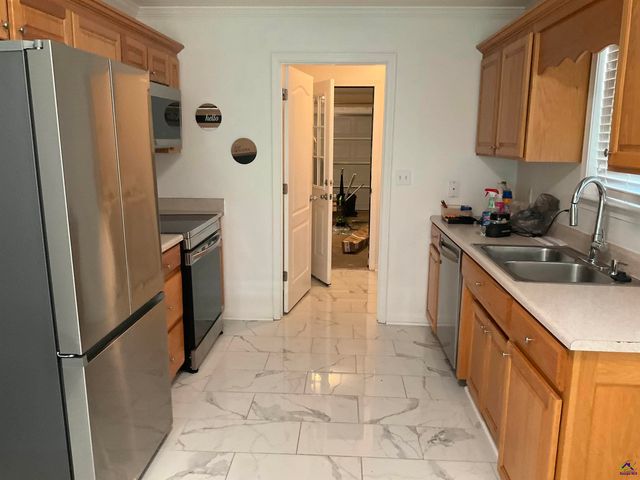 305 Manchester Lane, Byron, GA 31008
