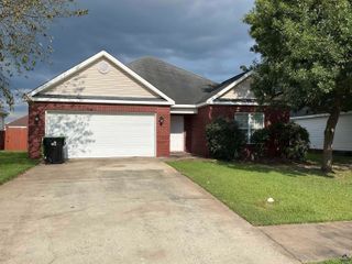305 Manchester Lane, Byron, GA 31008