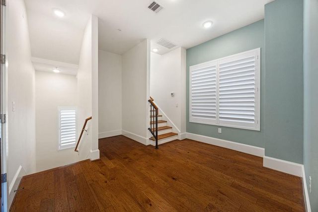 2020 Sabine Street, Houston, TX 77007