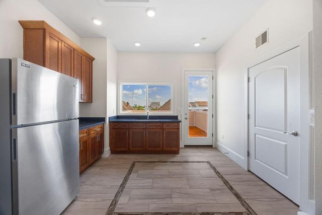 2020 Sabine Street, Houston, TX 77007