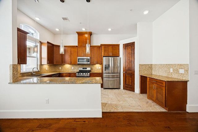 2020 Sabine Street, Houston, TX 77007