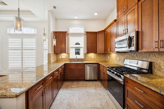 2020 Sabine Street, Houston, TX 77007