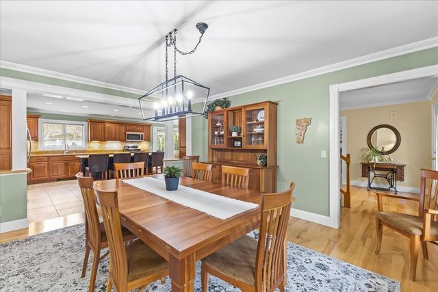 21 Whiteface Street, South Burlington, VT 05403