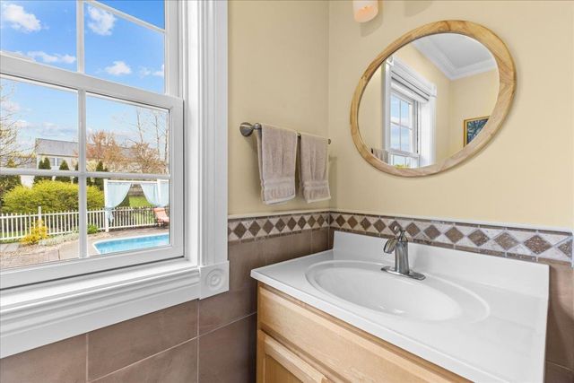 21 Whiteface Street, South Burlington, VT 05403