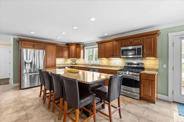 21 Whiteface Street, South Burlington, VT 05403