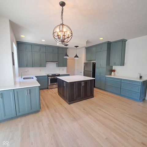 4621 Pebblepointe Pass, Zionsville, IN 46077