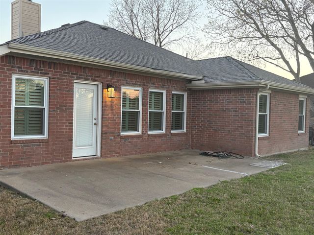 1221 Crooked Creek Court, Midlothian, TX 76065