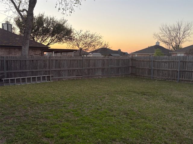 1221 Crooked Creek Court, Midlothian, TX 76065