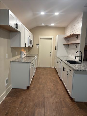 1221 Crooked Creek Court, Midlothian, TX 76065