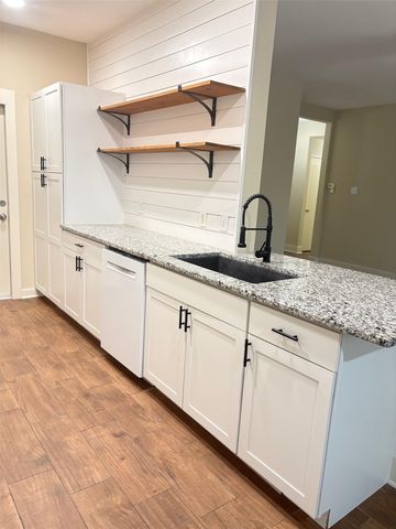 1221 Crooked Creek Court, Midlothian, TX 76065