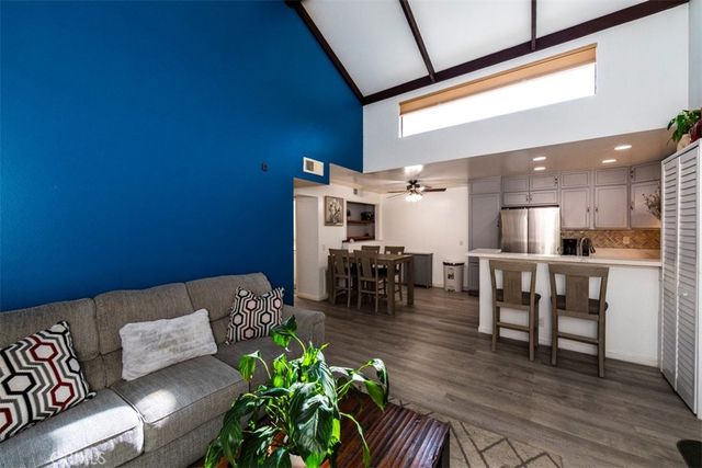 18756 Mandan 1514, Canyon Country, CA 91351