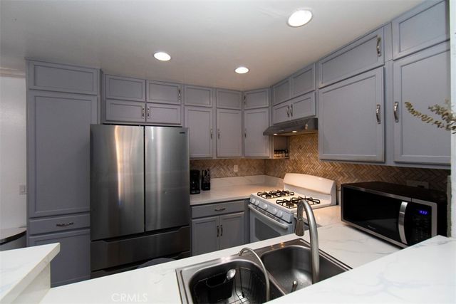 18756 Mandan 1514, Canyon Country, CA 91351