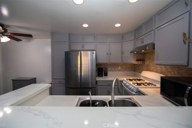 18756 Mandan 1514, Canyon Country, CA 91351