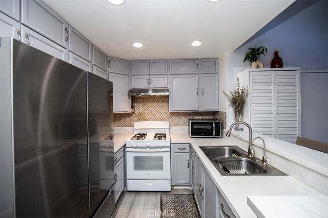 18756 Mandan 1514, Canyon Country, CA 91351