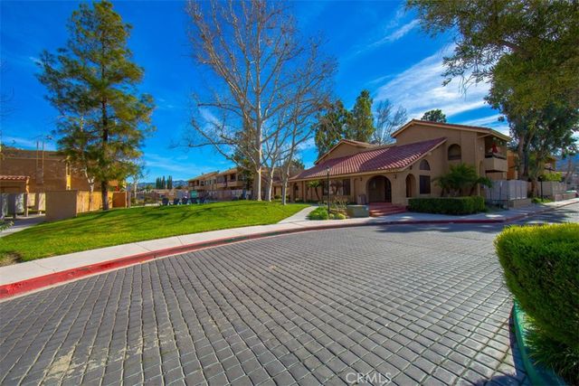 18756 Mandan 1514, Canyon Country, CA 91351