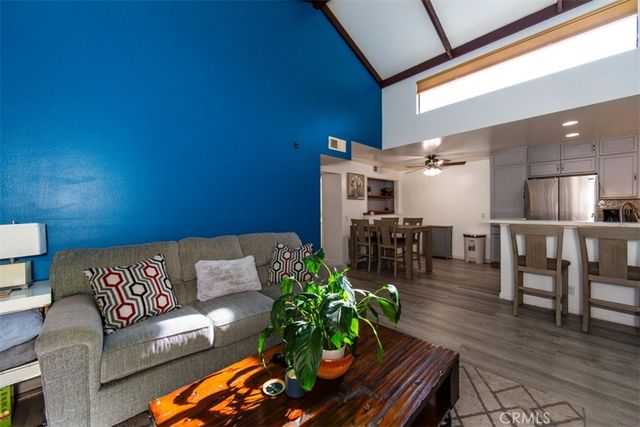 18756 Mandan 1514, Canyon Country, CA 91351