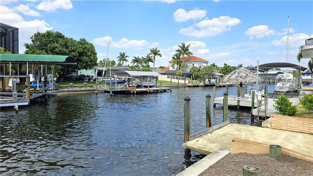 Image 2 of property listing at 111 SW 58th TER, Cape Coral, FL 33914