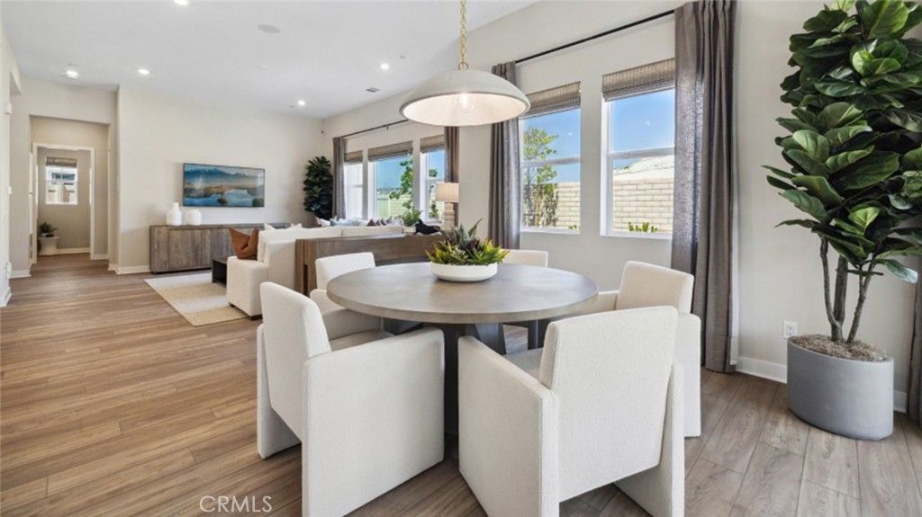 Image 8 of property listing at 24557 Via La Sombrilla, Valencia, CA 91354