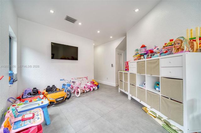 7963 NW 195th Ter, Hialeah, FL 33015