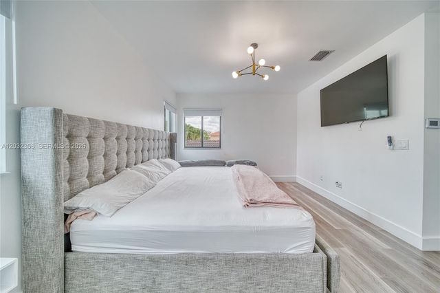 7963 NW 195th Ter, Hialeah, FL 33015