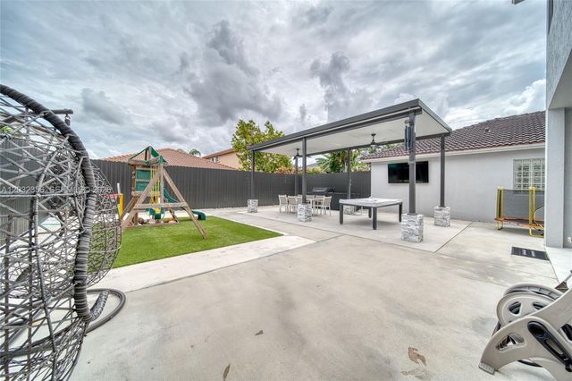 7963 NW 195th Ter, Hialeah, FL 33015