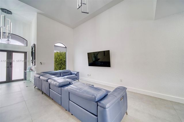7963 NW 195th Ter, Hialeah, FL 33015