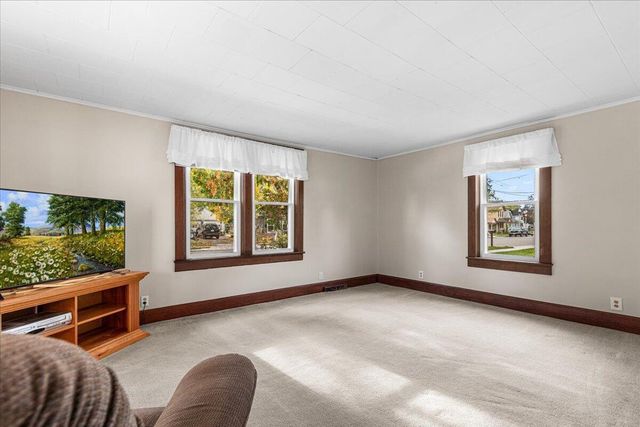 300 W Main STREET, Newburg, WI 53090