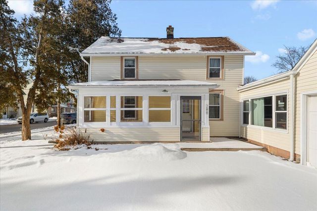 300 W Main STREET, Newburg, WI 53090