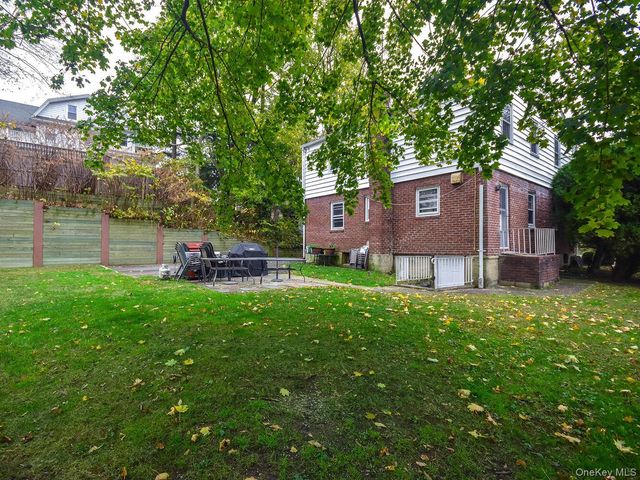 43 Fifth Ave 2, Port Washington, NY 11050
