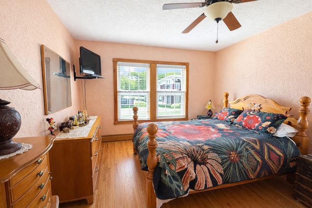 251 S Oakland, Elmhurst, IL 60126