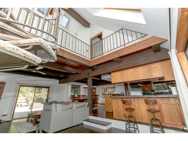 42440 Se WILDCAT MOUNTAIN Dr, Sandy, OR 97055
