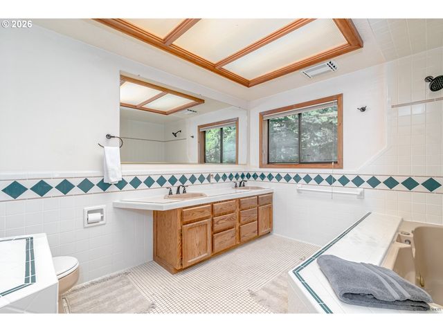 42440 Se WILDCAT MOUNTAIN Dr, Sandy, OR 97055