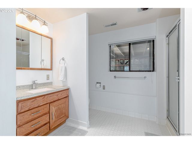 42440 Se WILDCAT MOUNTAIN Dr, Sandy, OR 97055