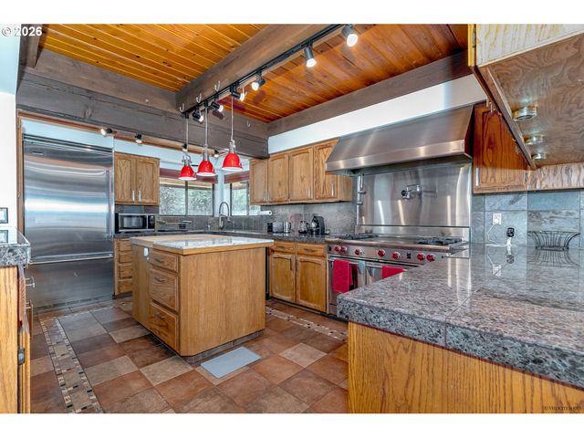 42440 Se WILDCAT MOUNTAIN Dr, Sandy, OR 97055
