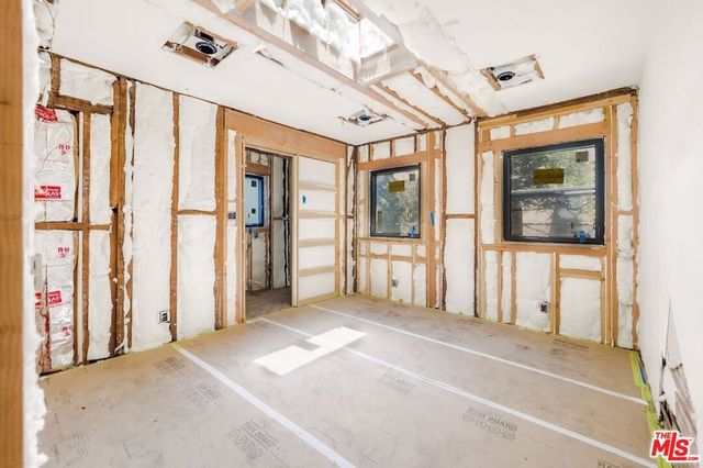 7170 Rosewood Avenue, Los Angeles, CA 90036