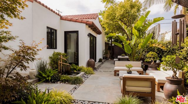 7170 Rosewood Avenue, Los Angeles, CA 90036