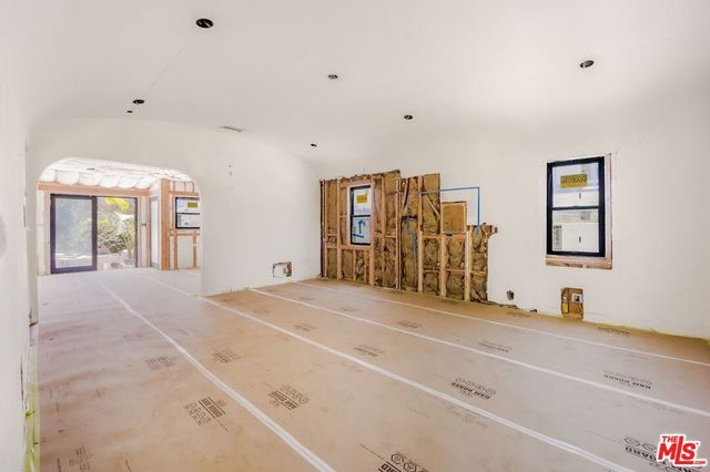 7170 Rosewood Avenue, Los Angeles, CA 90036