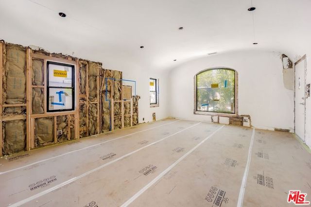 7170 Rosewood Avenue, Los Angeles, CA 90036