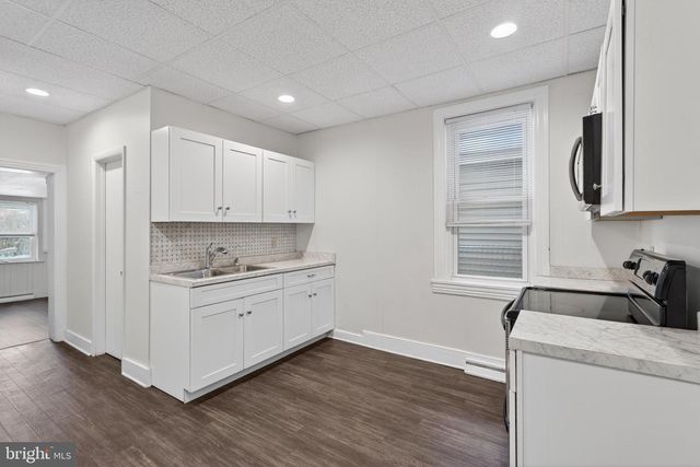 525 WALNUT ST, Columbia, PA 17512