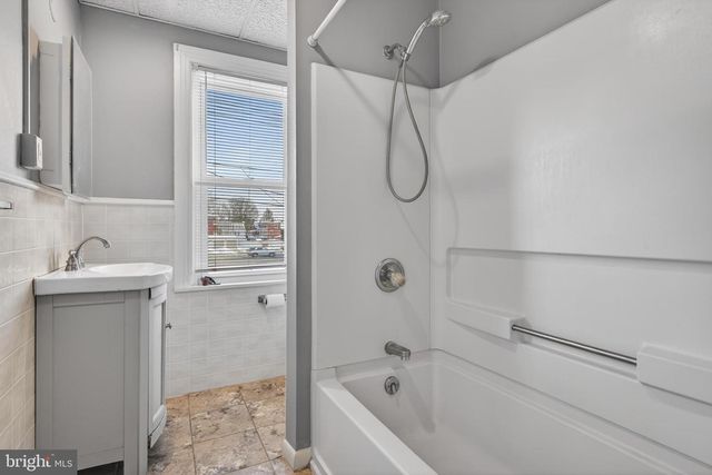 525 WALNUT ST, Columbia, PA 17512