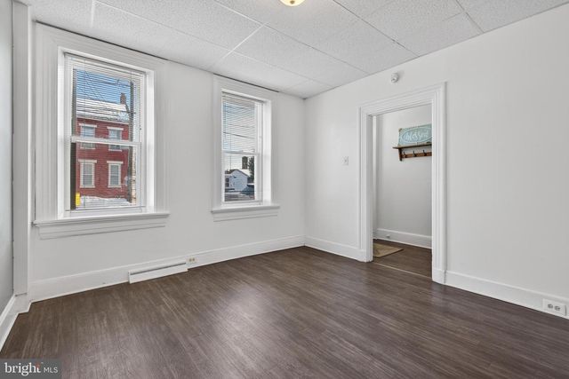 525 WALNUT ST, Columbia, PA 17512