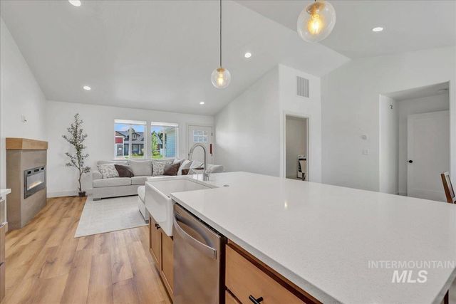 1216 4th Ave E, Jerome, ID 83338