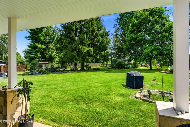 468 Oak Crest Dr, Shelbyville, KY 40065