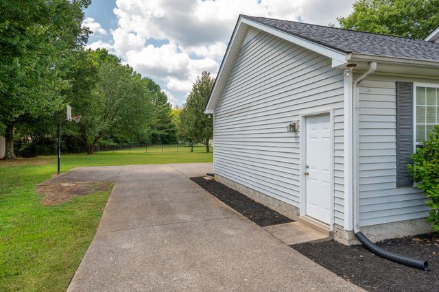1026 Gary Ct, Murfreesboro, TN 37128